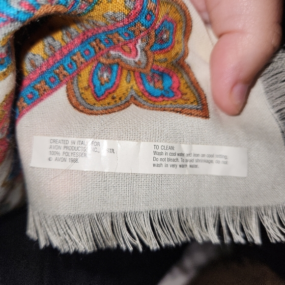 Vintage Avon Scarf in Vibrant Pattern - Picture 2 of 2
